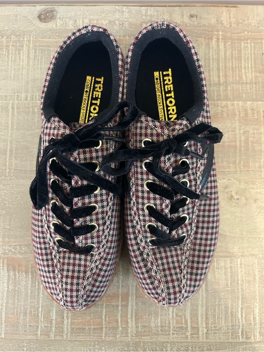 Tretorn Women’s Nylite Plus Bold Burgundy Plaid Sneakers, Size 6M - Picture 3 of 9